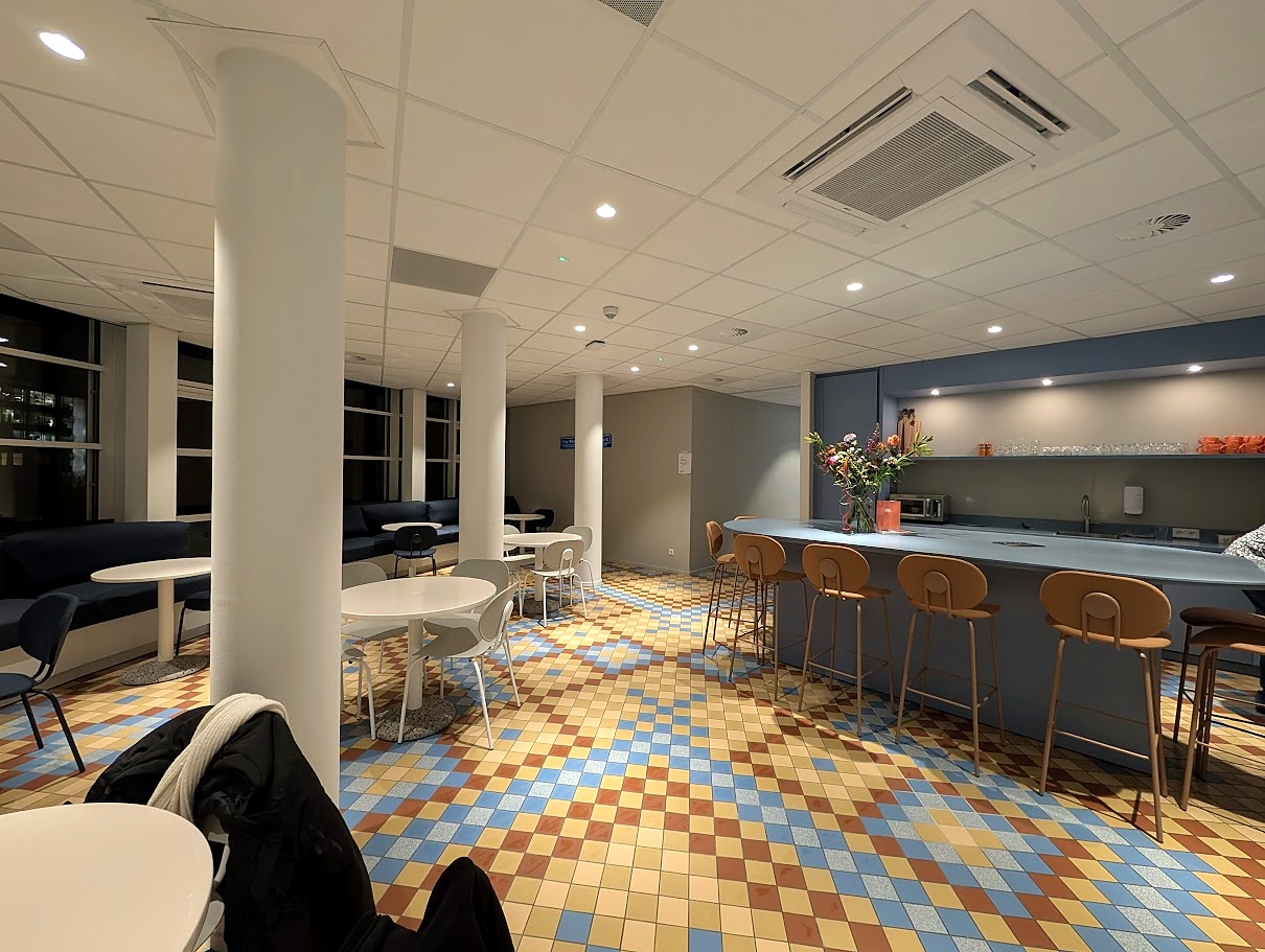 Duurzame kantoorinrichting Utrecht met circulaire materialen en moderne werkomgeving